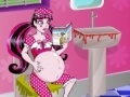 Game Pregnant Draculaura Bathroom Cleaning